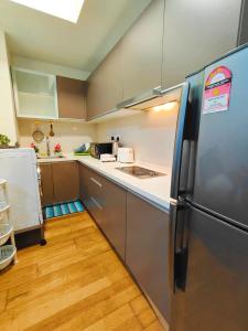 Kuchyň nebo kuchyňský kout v ubytování Casablanca Skypool Hostel