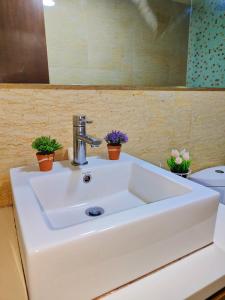 Koupelna v ubytování Casablanca Skypool Hostel