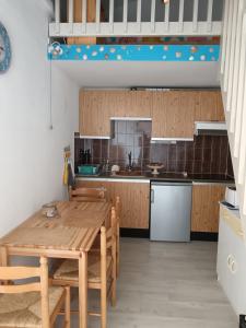 Cuina o zona de cuina de Appartement vue port - Port Leucate 2 fotos més