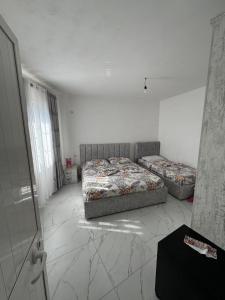 Giường trong phòng chung tại Lakeview Ulez