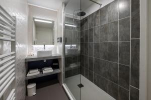 a bathroom with a sink and a mirror at Best Western Hôtel Royan Océan in Royan