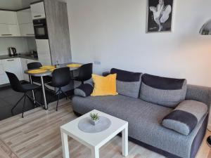 Kuchyňa alebo kuchynka v ubytovaní Apartament Vanessa w centrum 600 m od morza