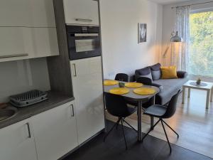 Kuchyňa alebo kuchynka v ubytovaní Apartament Vanessa w centrum 600 m od morza