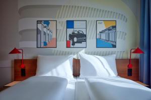Postel nebo postele na pokoji v ubytování McDreams Hotel Stuttgart-City