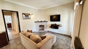 a living room with a couch and a fireplace at Casa Miriam - Casa En Miramar Para 4 PAX Con Cochera - Hola Sur in Miramar
