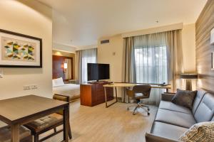 TV a/nebo společenská místnost v ubytování Residence Inn Prescott