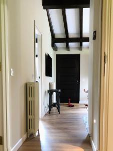 a hallway with a room with a table and a ceiling at La Casita 3 dormitorios in Santillana del Mar