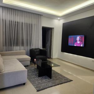 TV a/nebo společenská místnost v ubytování Flat In Shafa Badran