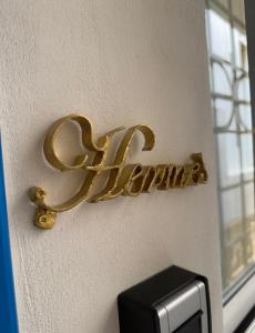 Certifikát, hodnocení, plakát nebo jiný dokument vystavený v ubytování Hermes Central Suite