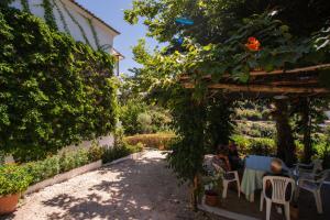 Vonkajšia záhrada v ubytovaní Villa Anneta