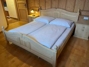 Postel nebo postele na pokoji v ubytování Turm in den Bergen + 26 fotografií