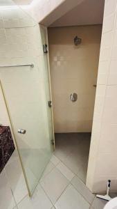Ora Place JBR的一间浴室