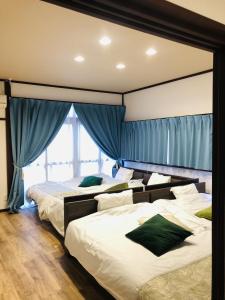 Postel nebo postele na pokoji v ubytování shiamoterrace 小田原鴨宮