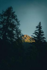 Ein allgemeiner Bergblick oder ein Berglick von des Chalets aus