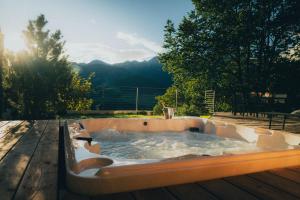 Ein allgemeiner Bergblick oder ein Berglick von des Chalets aus