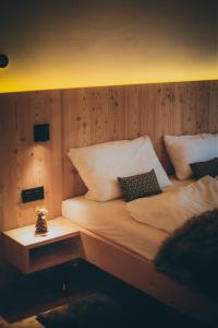 Ein Bett oder Betten in einem Zimmer der Unterkunft Chalet Astra, Whirlpool & Sauna