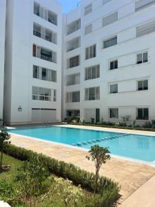 Bassein majutusasutuses Beautiful and Stylish 2BR Appartment with a wide Beach View või selle lähedal