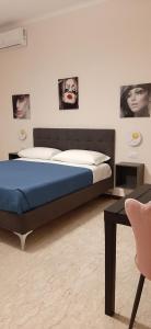 A bed or beds in a room at Appartamento ALECATIA 2