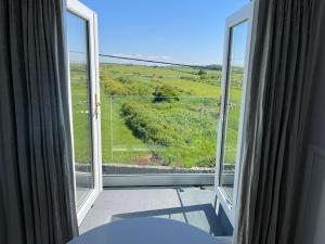 Uma varanda ou terraço em Woodlands Coastal Apartment