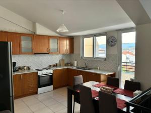 Кухня или мини-кухня в Aurora Family Loft
 +15 фотографий