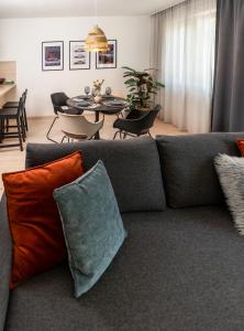 Posezení v ubytování Alp Deluxe - Sauna, Kamin, Terrasse & Mehr