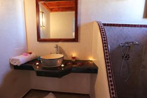 Ванная комната в Riad Zehar & Spa