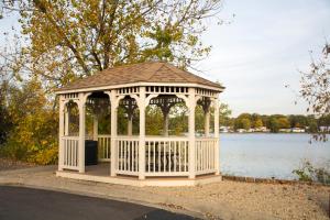 Výhled na řeku, která protéká v blízkosti hotelu