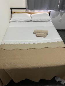 Flat com ar e varanda com linda vista para o Ibituruna - Vôo Livre 203客房内的一张或多张床位