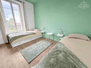 En eller flere senge i et værelse på L'Émeraude Urbaine