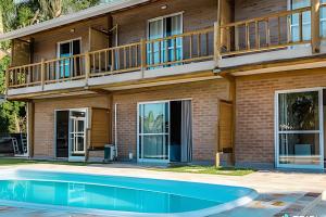 Recanto da Feiticeira | Suítes incríveis com piscina内部或周边的泳池