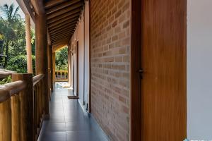 Recanto da Feiticeira | Suítes incríveis com piscina的阳台或露台