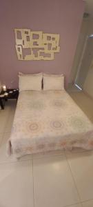 Ένα ή περισσότερα κρεβάτια σε δωμάτιο στο Suíte adoravél com piscina e churrasqueira