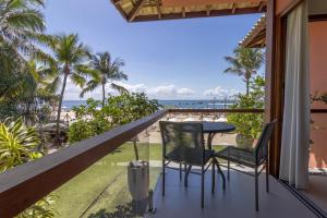a balcony with a table and chairs and the beach at Club do Balanço Pousada e Restaurante in Morro de São Paulo