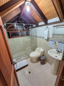 Koupelna v ubytování Apartahotel saquenzipá + 37 fotografií