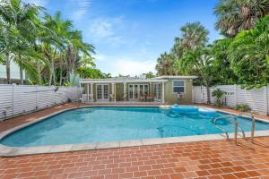 Bazén v ubytování Beach Home Estate I Pool & Ocean nebo v jeho okolí