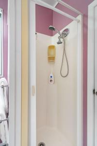 Ένα μπάνιο στο Holidays on Hampton - House plus sleep-out +15 φωτογραφίες