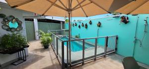 Tiare Pool Lodge的阳台或露台