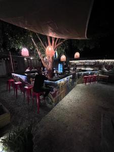 a person sitting at a table at a restaurant at night at Hotel Minga in Copiapó