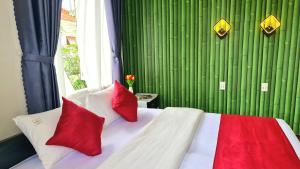 Postel nebo postele na pokoji v ubytování Minh Trang Villa Hoi An -BBQ Garden