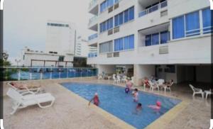 Бассейн в Nuevo Conquistador piso 17 или поблизости +9 фотографий