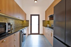 Gallery image of Melhor Stays Villa - L-M303 Luxury 3BHK villa with Private pool, Anjuna in Arpora +27 photos