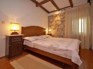 Postel nebo postele na pokoji v ubytování House Rilovi - Two Bedroom House with Swimming Pool and Jacuzzi + 38 fotografií