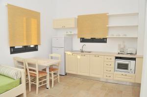Kuchyň nebo kuchyňský kout v ubytování Kleopatra Villas - Seaside Suites