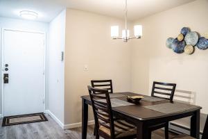 Φωτογραφία από το άλμπουμ του Modern Cozy next to Microsoft, Queen Bed, Parking σε Bellevue