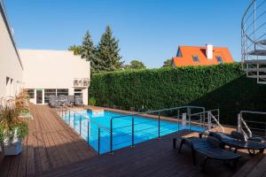 Piscina di Hotel Vesiroos o nelle vicinanze