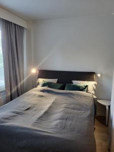 Ένα ή περισσότερα κρεβάτια σε δωμάτιο στο Kaunis kaupunkiasunto, täydellinen sijainti!