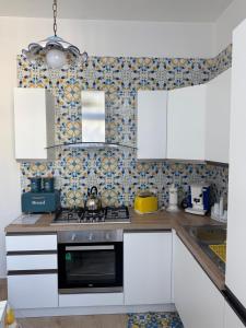A kitchen or kitchenette at Prima Perla