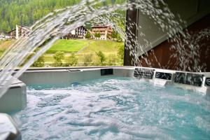 Bazén v ubytování Bed & Breakfast Hostel Nives nebo v jeho okolí