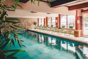 Бассейн в Hotel Mont Vallon или поблизости