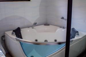 Koupelna v ubytování Kachimam Homes + 13 fotografií